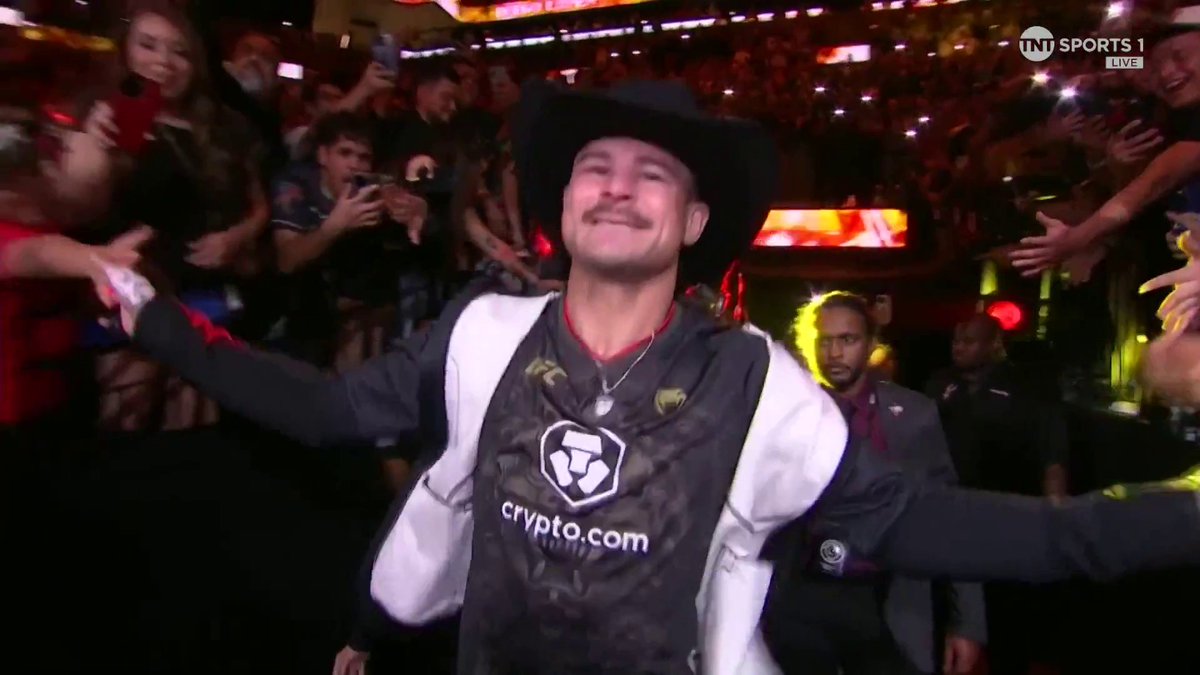 The crowd goes WILD for Diego Lopes 👏🗣 #NocheUFC | #UFCSanAntonio | LIVE on TNT Sports &amp; discovery+