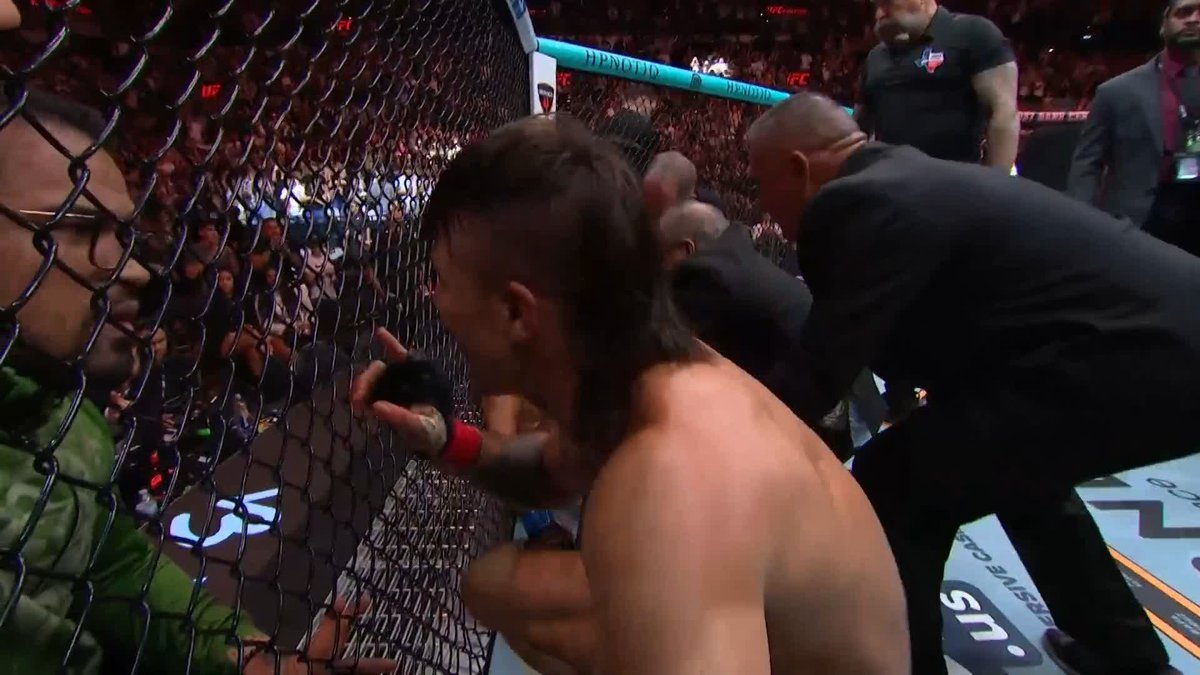 Scenes down at #NocheUFC! 😱@DiegoLopesMMA shuts down Jean Silva in our main event! 🇧🇷🇲🇽