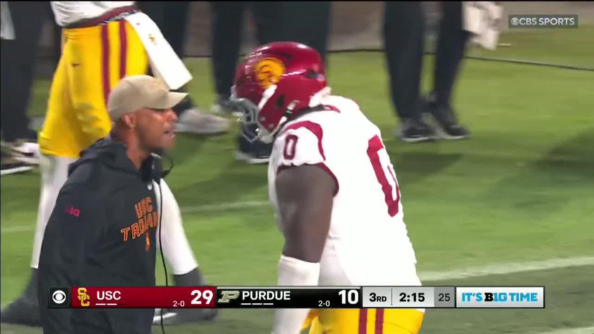 BIG MAN TD ‼️ Jamaal Jarrett returns the interception 70 yards for a USC Football ✌️ score 📺: CBS
