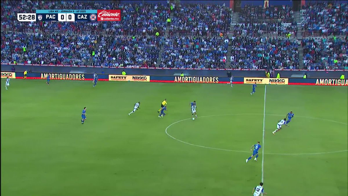 Lo de Kevin Mier fue gigantesco. De las mejores exhibiciones con Cruz Azul, quizá la mejor. Dejamos a un lado que evitó la goleada, si llega a caer un solo gol de Pachuca, hoy no se gana. Se compitió por él.
