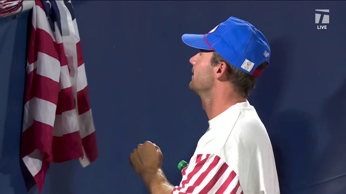 Tommy Paul, a man of the people 😂🙌 #DavisCup