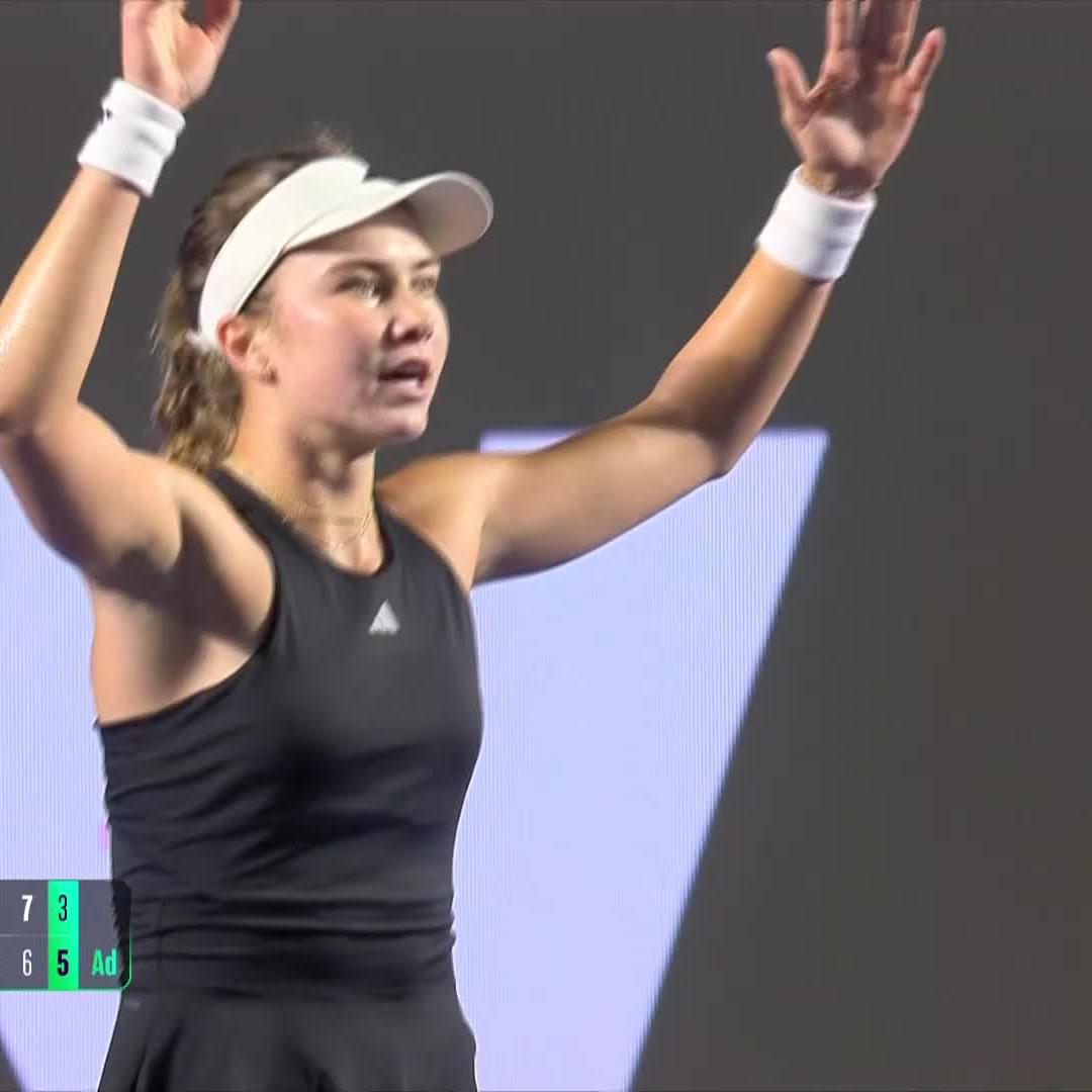 WHAT A WAY TO WIN IT! 🎾💥 Iva Jovic hits an ace on match point to overcome Bartunkova and reach the final in Guadalajara 👏 #GDLOpenAKRONxSantander
