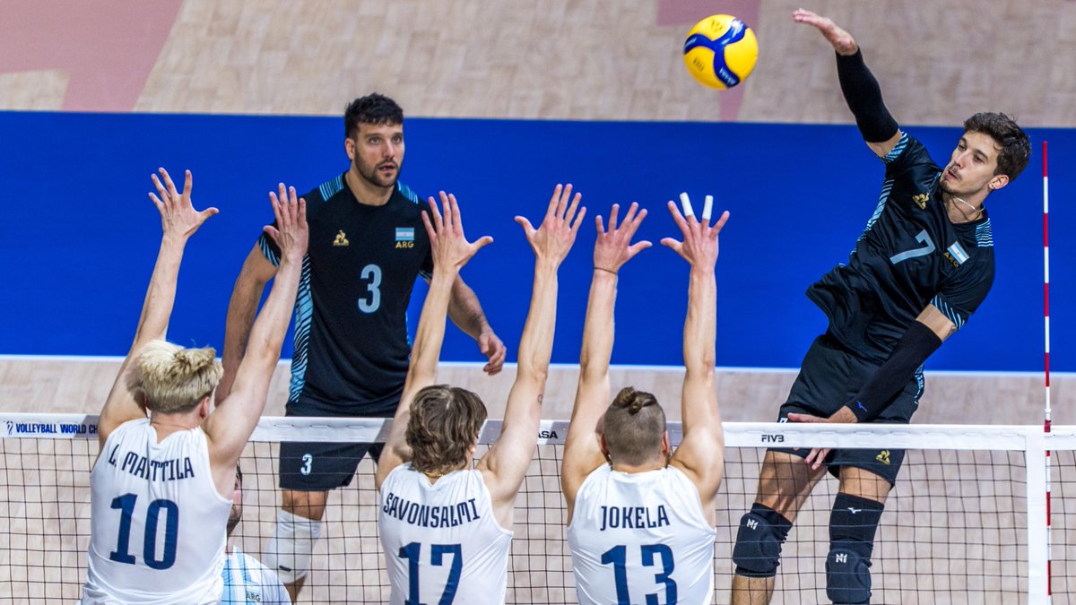 #Philippines2025: ARGENTINA 🇦🇷 3-2 🇫🇮 FINLAND What a thriller in Quezon City 🇵🇭 at the #MWCH! Team Finland jumped ahead 2-0, but Argentina roared back behind Pablo Kukartsev (20 pts) and Luciano Palonsky (19 pts) to complete the comeback. 💥 Joonas Jokela scored 26 for Finland, but it wasn’t enough in a battle that lasted nearly two and a half hours! 🔥 🗒️ Full schedule: 📺 Watch all the action LIVE on VBTV: 🏐 #Volleyball #Voley #ElectrifyingPhilippines