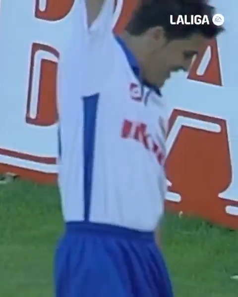 1⃣ de 1⃣8⃣4⃣. 🎯⚽🔙 #TalDíaComoHoy en 2003, David Villa marcaba su primer gol en el Real Zaragoza y estrenaba su cuenta goleadora en #LALIGAEASPORTS. #LALIGAHistory