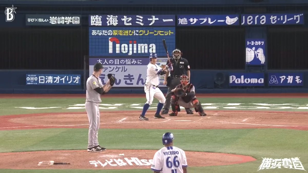 初球を捉えた打球は1.2塁間を抜けライト前へ‼️ #筒香嘉智 選手の2点タイムリーヒットでこの回6点目🌟🌟🌟🌟🌟🌟 4回裏 DB 7 - 4 G #横浜奪首 #全横浜で戦え #baystars