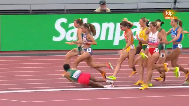 ¡¡Otra final de 1.500 para Marta Pérez!! Un gran susto al principio y toda la carrera por la cuerda, ahorrando fuerzas para tener un último cambio... Así es el mediofondo #AtletismoRTVE en DIRECTO: