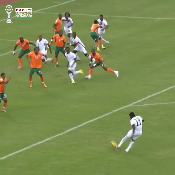 Back to 2008 #TotalEnergiesAFCON when Sulley Muntari stunned the crowd with this wonder free kick. 🤩🇬🇭
