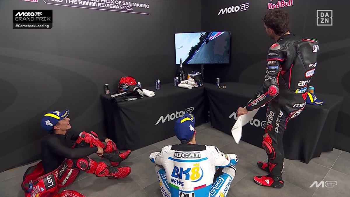 Marc Márquez ha bromeado después de la carrera diciendo: “Ahí casi me caigo”, en referencia a lo que ocurrió ayer. Es el mejor 🐐🐐🐐