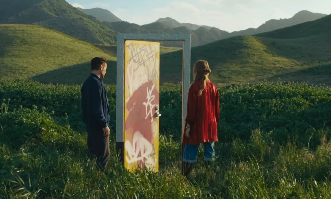 dua orang asing ketemu di pernikahan mutualan mereka. kenalan, tertarik, ngasih tumpangan-- eh tiba2 muncul kejadian ajaib yang bikin mereka bisa ngulang momen masa lalu! A Big Bold Beautiful Journey, romance fantasy yang bakal tayang weekend nanti, 19 September!