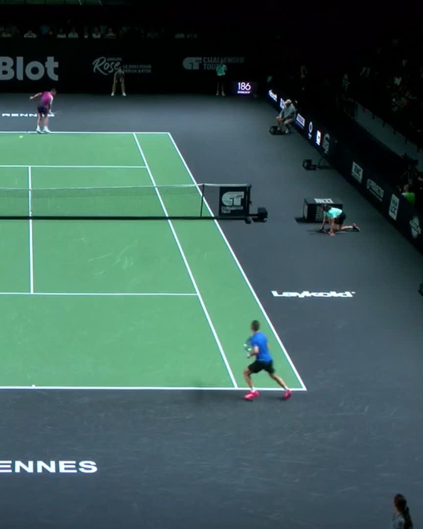 STOP IT 😱 Stanislas Wawrinka with the casual no-look winner! #ATPChallenger