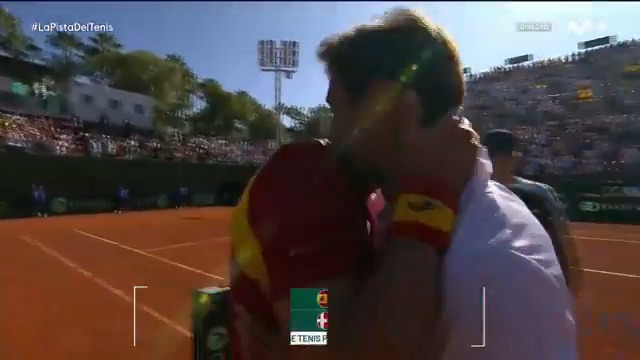 España 🇪🇸 nunca ha remontado un 0-2 en Copa Davis y acaba de igualar la eliminatoria con un brutal Pedro Martínez (67 del mundo) que entre el dobles y la victoria ante Rune (11) ha jugado 5 horas seguidas y ha levantado una bola de eliminación. HÉROE.
