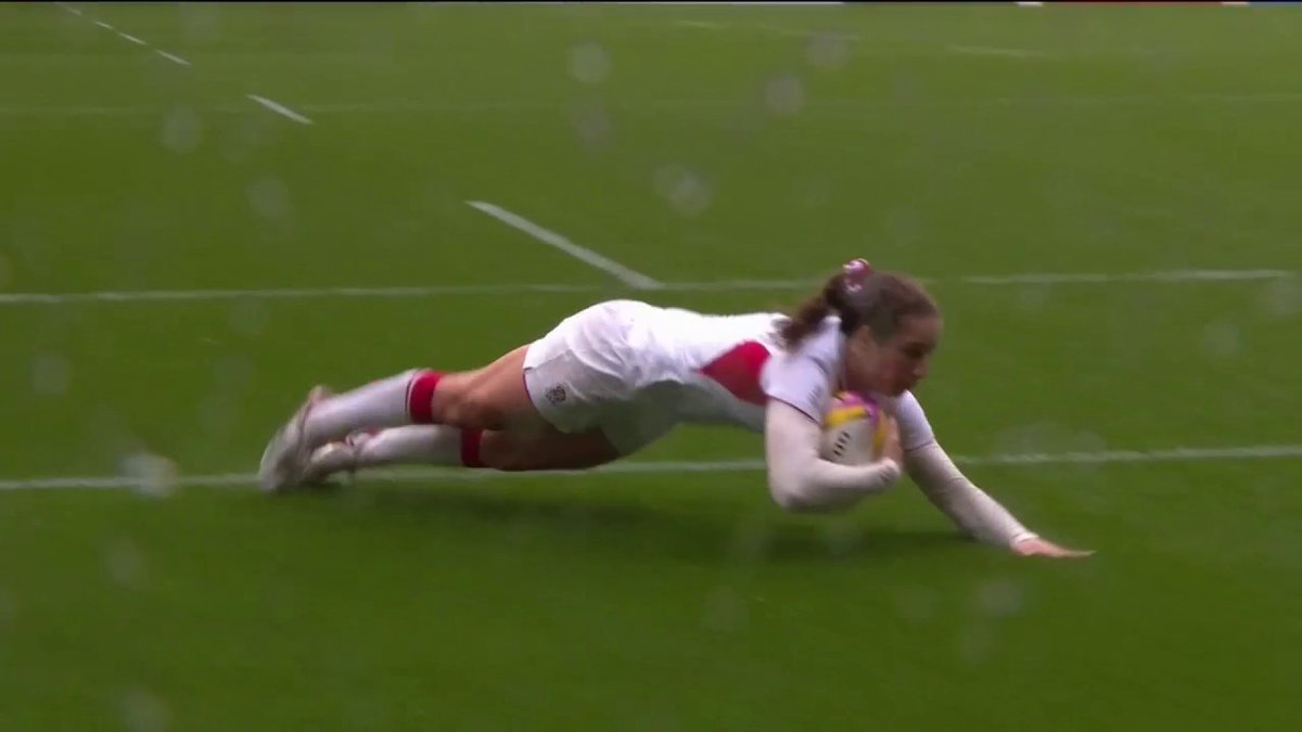 A milestone for Abby Dow! 👏 Her 50th try for England puts them in pole position to qualify for the semi-finals.
