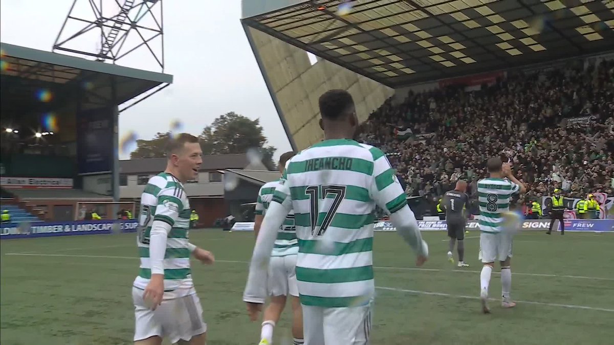 ⭐ A goal on his debut… Kelechi Iheanacho celebrates with the Celtic fans after securing the win over Kilmarnock 🇳🇬