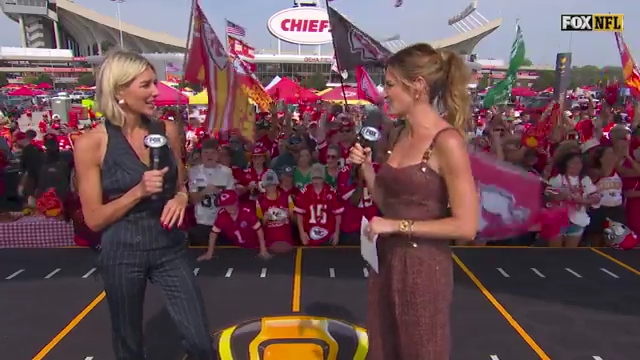 Our favorite duo Charissa Thompson and Erin Andrews discuss today’s stacked slate of FOX games! 😤
