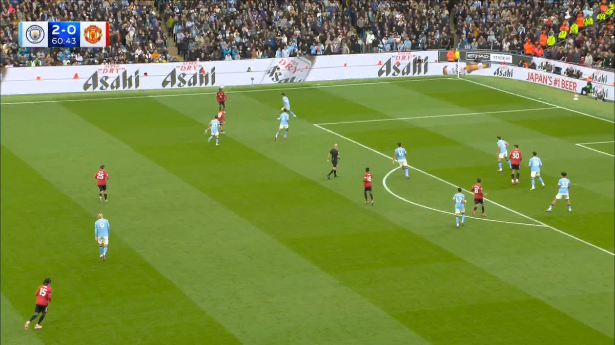 "What a strike, what a SAVE!" Gianluigi Donnarumma denies a Bryan Mbeumo worldie on his Man City debut! 🧤