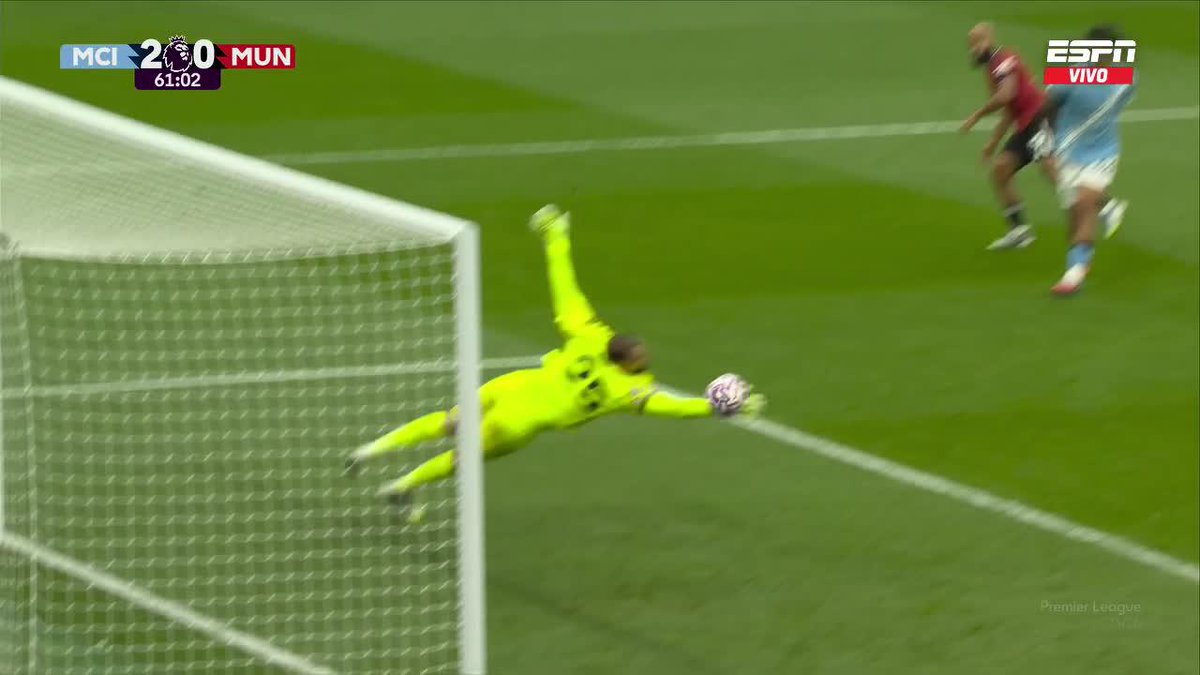 ¡¡PARA ESTO LO TRAJERON!! ¡INFERNAL ATAJADA DE GIGIO DONNARUMMA PARA EVITAR LO QUE ERA UN GOLAZO DE MBEUMO EN EL DERBI DE MÁNCHESTER! 📺 Mirá la Premier League por #DisneyPlus Plan Premium