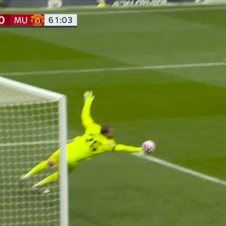 BRILLIANT Donnarumma save on his Man City debut! ❌