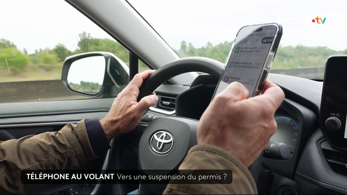 🚨🇫🇷📵🚙 ALERTE GÉNÉRALE ! UNE PREMIÈRE EN FRANCE À partir de novembre, AVOIR SON TÉLÉPHONE AU VOLANT pourra vous faire PERDRE VOTRE PERMIS. 👉 Une mesure testée d’abord dans les Landes