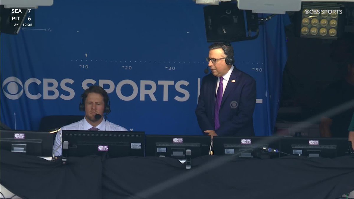 Ian Eagle TOWERING over JJ Watt in the booth now 😂