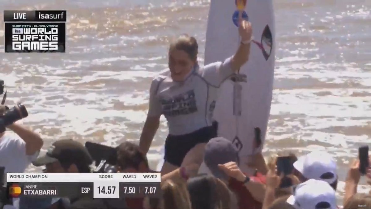 SOY ESPAÑOLA 🇪🇸, ¿A QUÉ QUIERES QUE TE GANE? La joven Janire González-Etxabarri se proclama, a sus 20 años, CAMPEONA DEL MUNDO y hace historia para el surf español, primera mujer en conseguirlo🏄‍♀️🥇 Nuestro deporte no deja de romper barreras que antaño parecían imposibles 👏