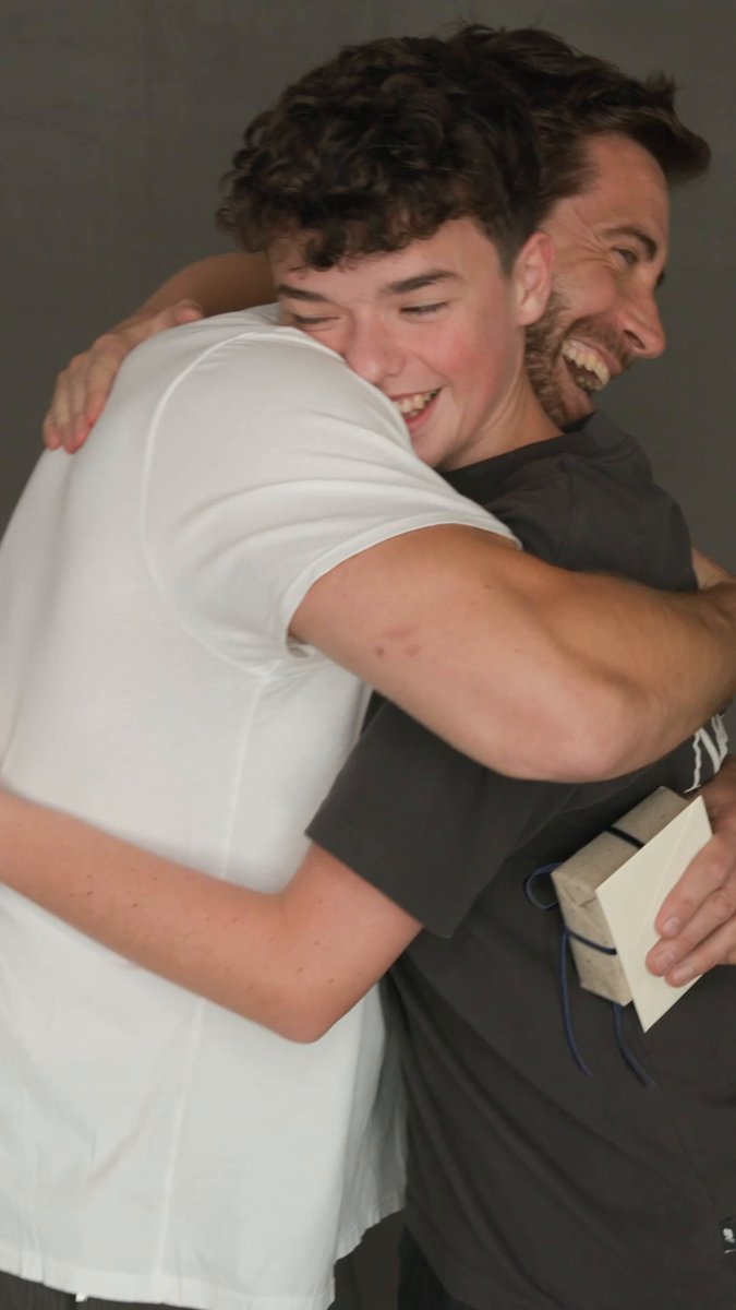 Jake Gyllenhaal surprises Owen Cooper ahead of the 2025 #EMMYs