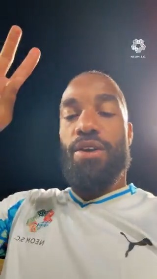 صاحب الثنائية Alexandre Lacazette لديه رسالة لكم ✉️ #نادي_نيوم_الرياضي