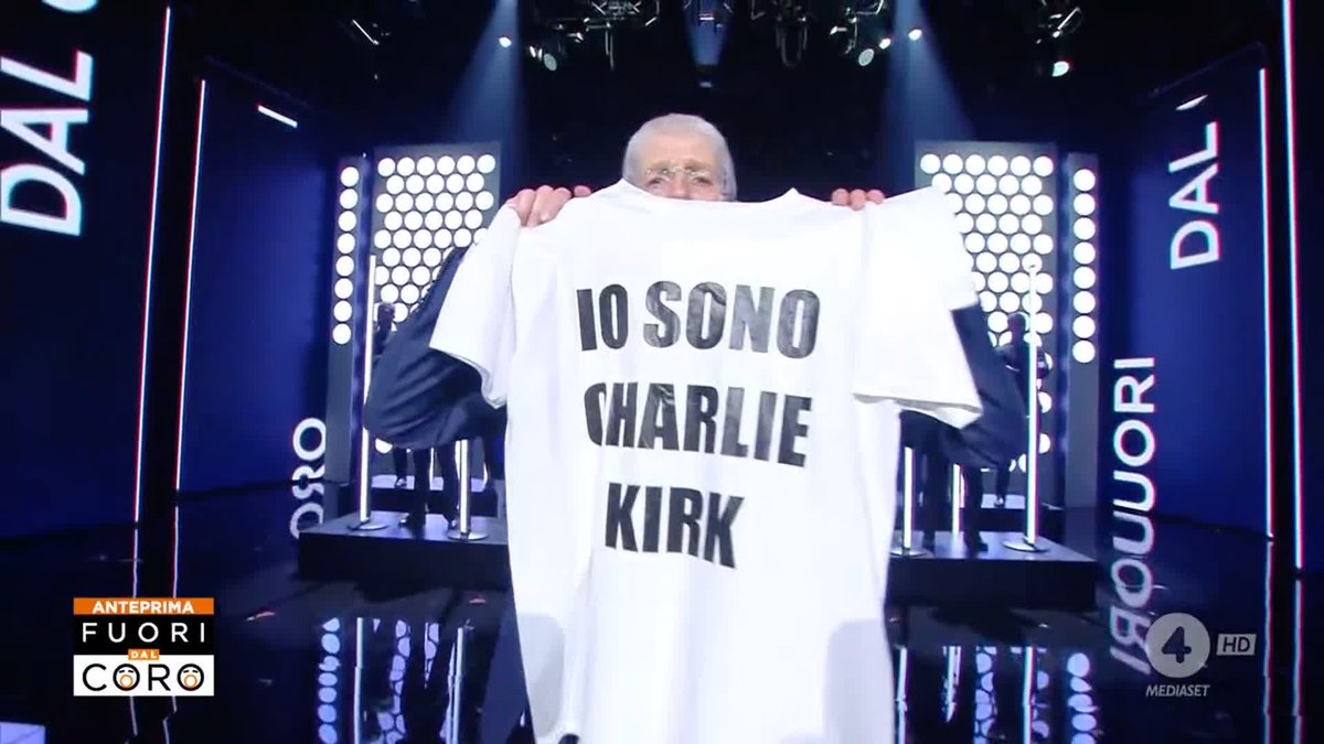 "Io sono Charlie Kirk!" Inizia così una nuova puntata di #Fuoridalcoro, in onda su Rete 4 e in streaming su Mediaset Infinity