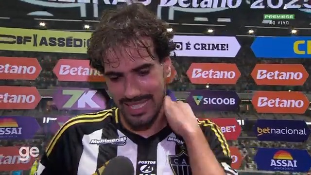 “Sentimento muito amargo. Precisamos saber valorizar mais a vitória e os pequenos detalhes. Mas acredito que estamos no caminho certo.” 🎙️ Igor Gomes, após Atlético-MG 1x1 Santos na Arena MRV. 🎥 Premiere | ge