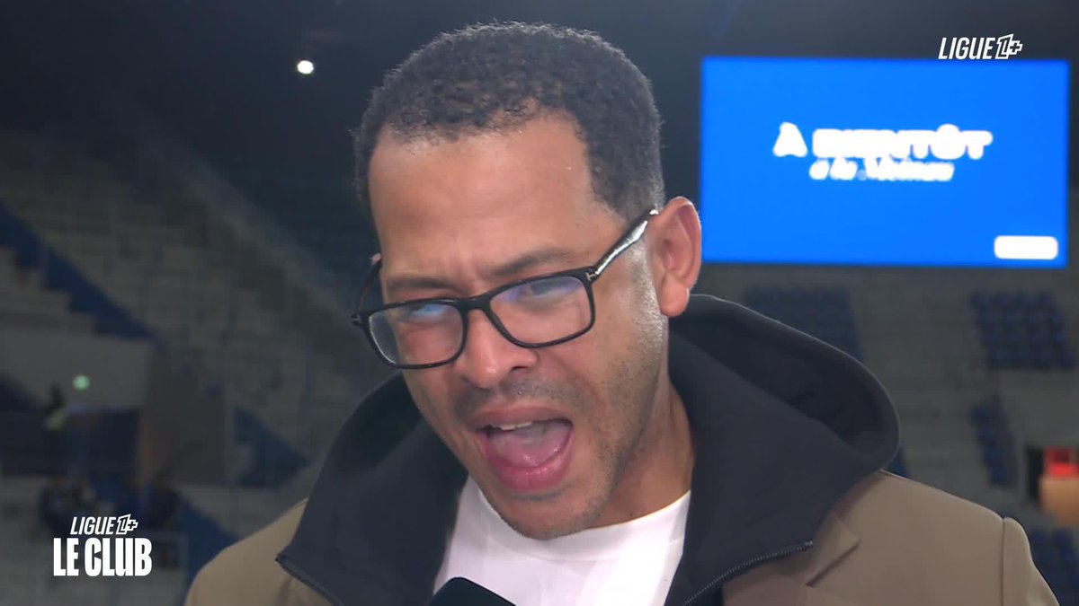 🚨 « 𝗝𝗘 𝗦𝗨𝗜𝗦 𝗗𝗘́𝗩𝗔𝗦𝗧𝗘́ ! » 😤🤬 La réaction à coeur ouvert de Liam Rosenior 🏴 après les banderoles des supporters de Strasbourg contre Emegha et BlueCo. 🎥 L1+