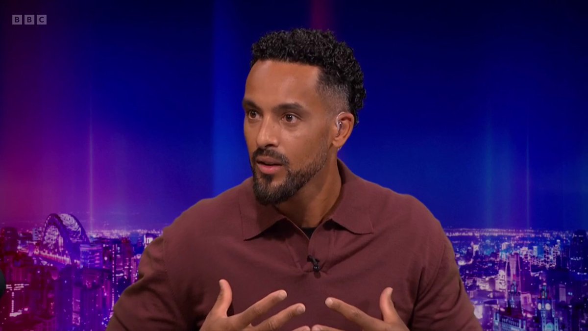 🗣️ "Why ask players to do things that they can't?" Theo Walcott discusses Man Utd's system under Ruben Amorim 😬