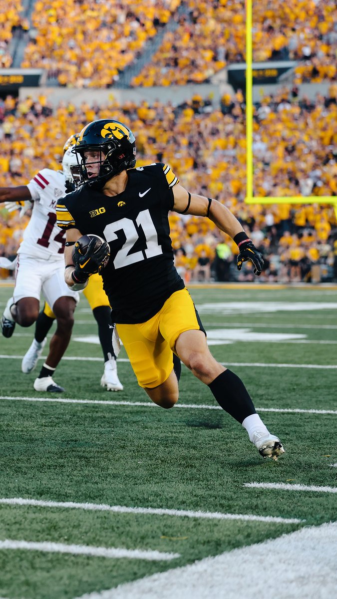 The Jet was cleared for takeoff 💨 Kaden Wetjen ended the night with a total of 236 all-purpose yards and 2 TDs.