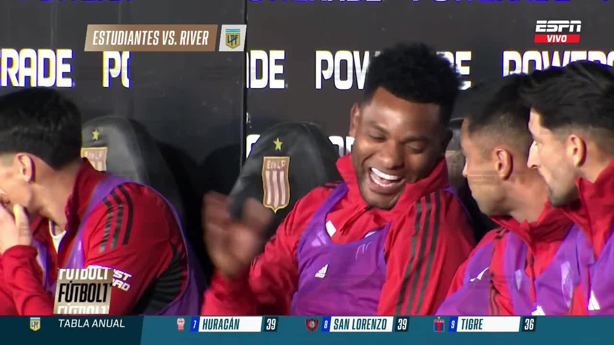 UN PERSONAJE: el Colibrí Borja le hizo una de las suyas a Matiás Galarza Fonda. 📺 #ESPNFútbol1 | #DisneyPlus Plan Premium