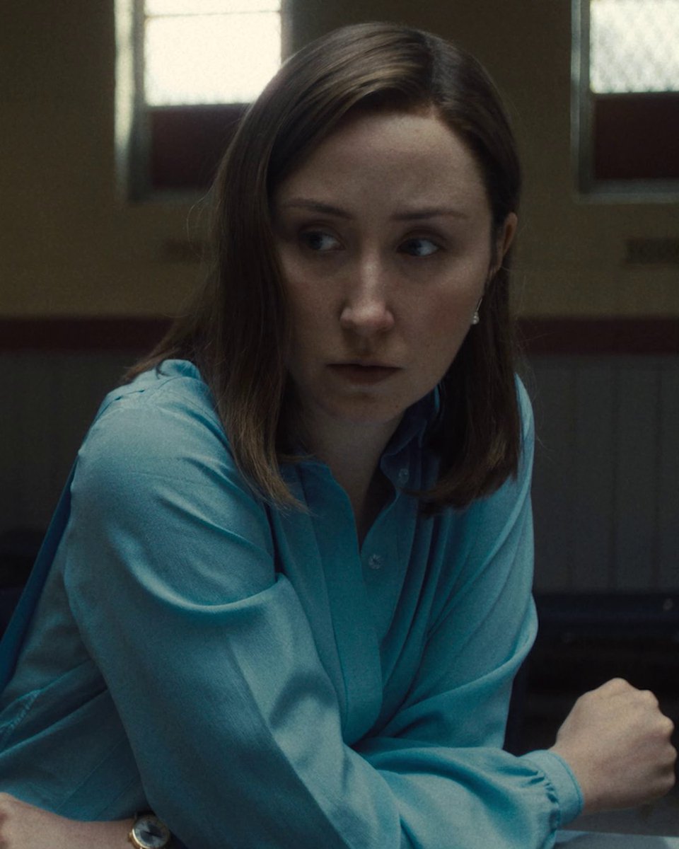 En su primera nominación, ERIN DOHERTY se lleva el Emmy como Mejor Actriz de Reparto en Miniserie. Se lo debe a su trabajo como la terapeuta de ADOLESCENCE. Imprescindible del catálogo de Netflix. #Emmys