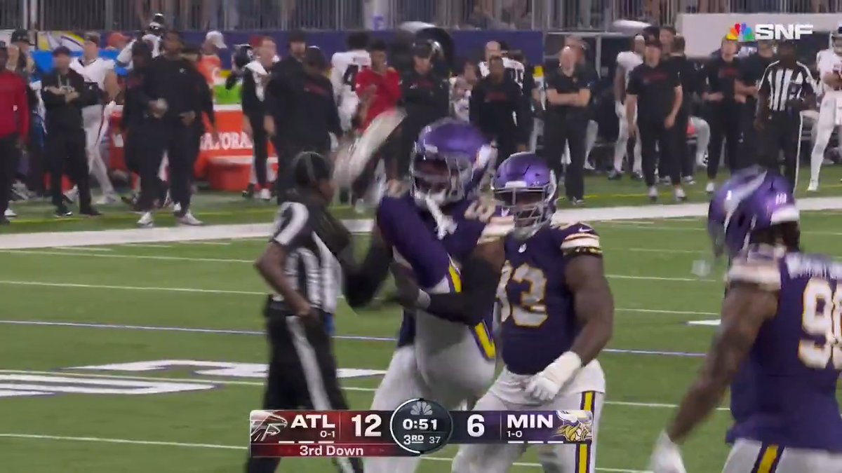 .Jonathan Greenard stuffs him! 📺: Sunday Night Football on NBC