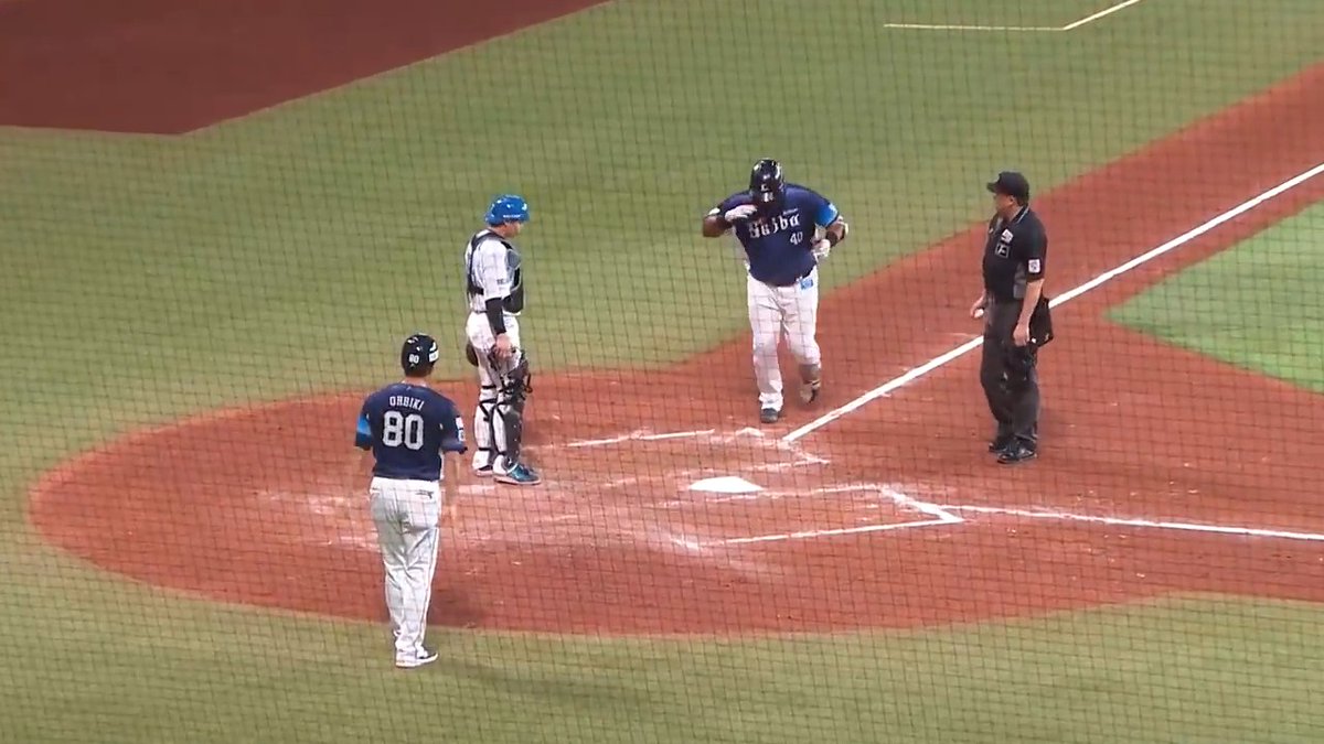 バックスクリーン一直線‼️ 2試合連続ホームラン🌈 ファイターズとの4連戦で3本目👏 埼玉西武 セデーニョ 選手の勝ち越しとなる第5号ソロ✨ 👇ライブ配信はこちら