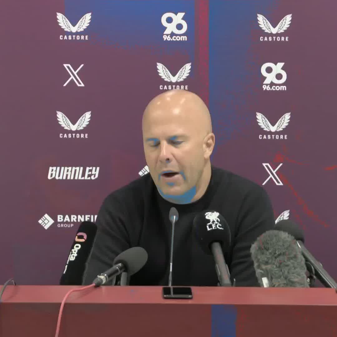 "Alex is FAR from ready for that schedule of three games a week, 90 minutes" Arne Slot discusses how he is planning on implementing Alexander Isak into his Liverpool squad 🔴