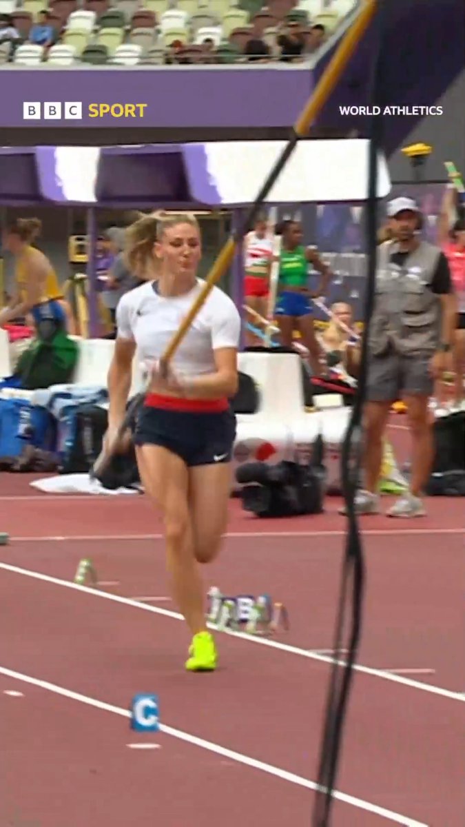 Molly Caudery's bid for world pole vault gold has ended in heartbreak. #WorldAthleticsChamps