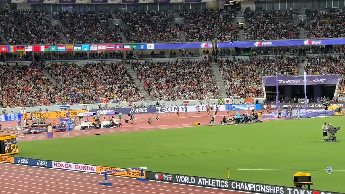 今日イチ会場が盛り上がった、男子3000m障害ラスト200m‼️ #三浦龍司 選手8位入賞✨ ラスト脚にきてたなぁ💦 今後ますますメダルが見えてくるレース内容でした👍 ちなみにウチの吉木さんは水濠の水を見て「先日の雨で溜まったのかしら？」って言ってました。 絶好調ですw #世界陸上