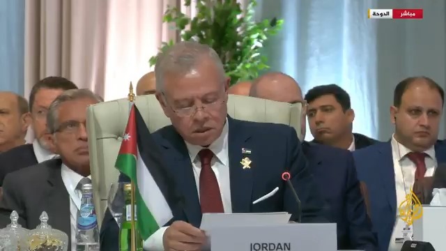 العاهل الأردني: أمن #قطر هو أمننا واستقرارها استقرارنا ونؤكد دعمنا المطلق لها، ولا بد أن تخرج قمتنا بقرارات عملية لمواجهة هذا الخطر ووقف حرب غزة ومنع تهجير الشعب الفلسطيني، ويجب أن يكون ردنا على الاعتداء على قطر واضحا وحاسما #قمة_الدوحة #الأخبار