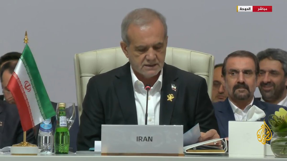 الرئيس الإيراني: الكيان الصهيوني هاجم العام الجاري الكثير من الدول العربية والإسلامية بذريعة الدفاع عن النفس، وما من دولة عربية أو إسلامية بمنأى عن هجمات إسرائيل ولا خيار أمامنا سوى توحيد صفوفنا #قمة_الدوحة #الأخبار