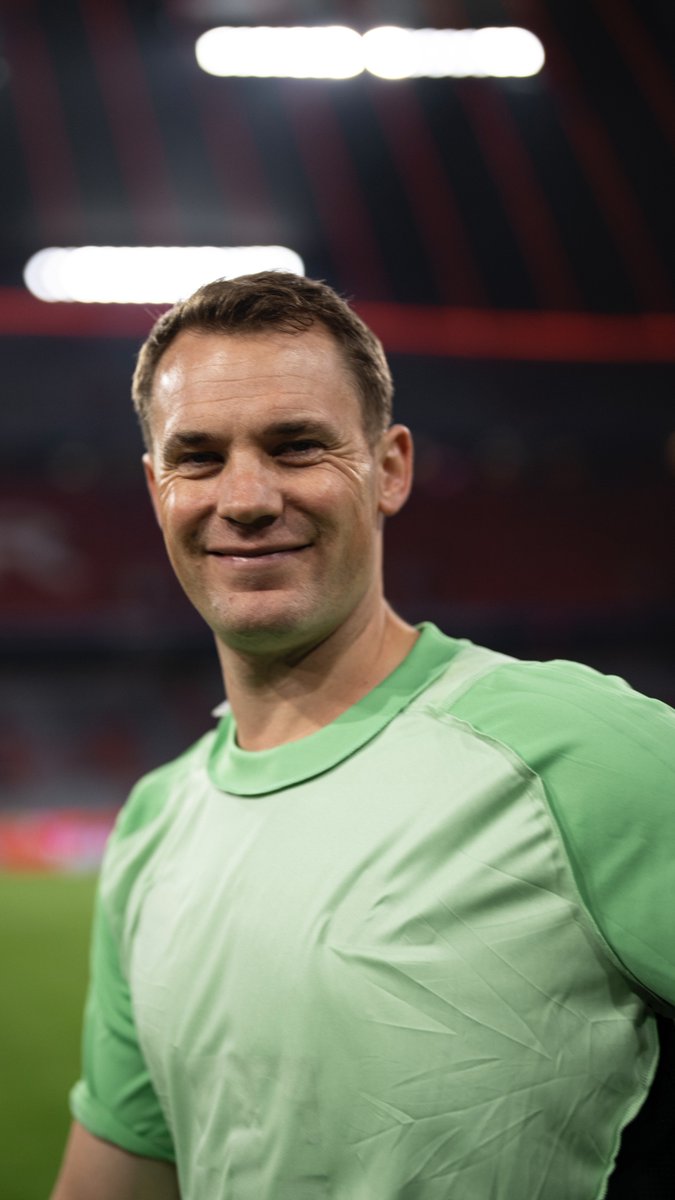 Nenne einen besseren Mittelfeldspieler als Manuel Neuer! 😄