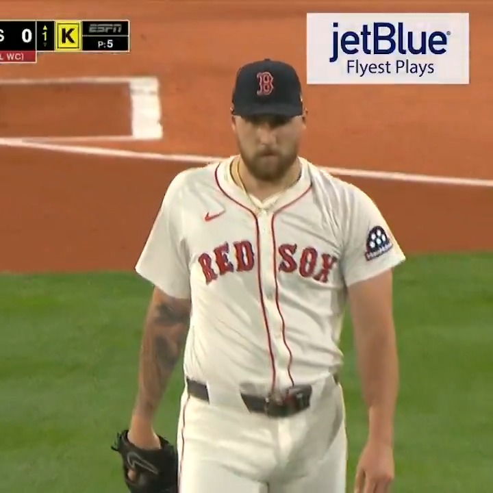 An electric 12 K Crochet Day 👊 JetBlue's #FlyestPlays
