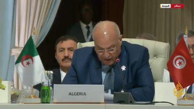 وزير الخارجية الجزائري: #الجزائر مستعدة لتقديم كل الدعم للشقيقة #قطر لاتخاذ كل ما يلزم للحفاظ على أمنها، والعدوان الإسرائيلي السافر عليها يمثل اعتداء على الأمة العربية والإسلامية، وبات جليا للجميع أن الاحتلال الإسرائيلي يشكل أكبر خطر على الأمن إقليميا ودوليا #الأخبار #قمة_الدوحة