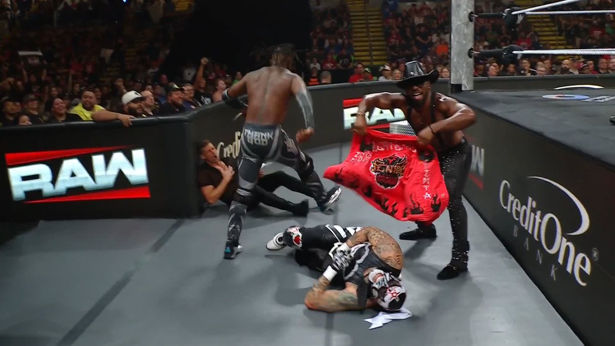Kofi, Xavier and "Big G" really need to learn a thing or two about RESPECT. Penta doesn't deserve any of this... 😡