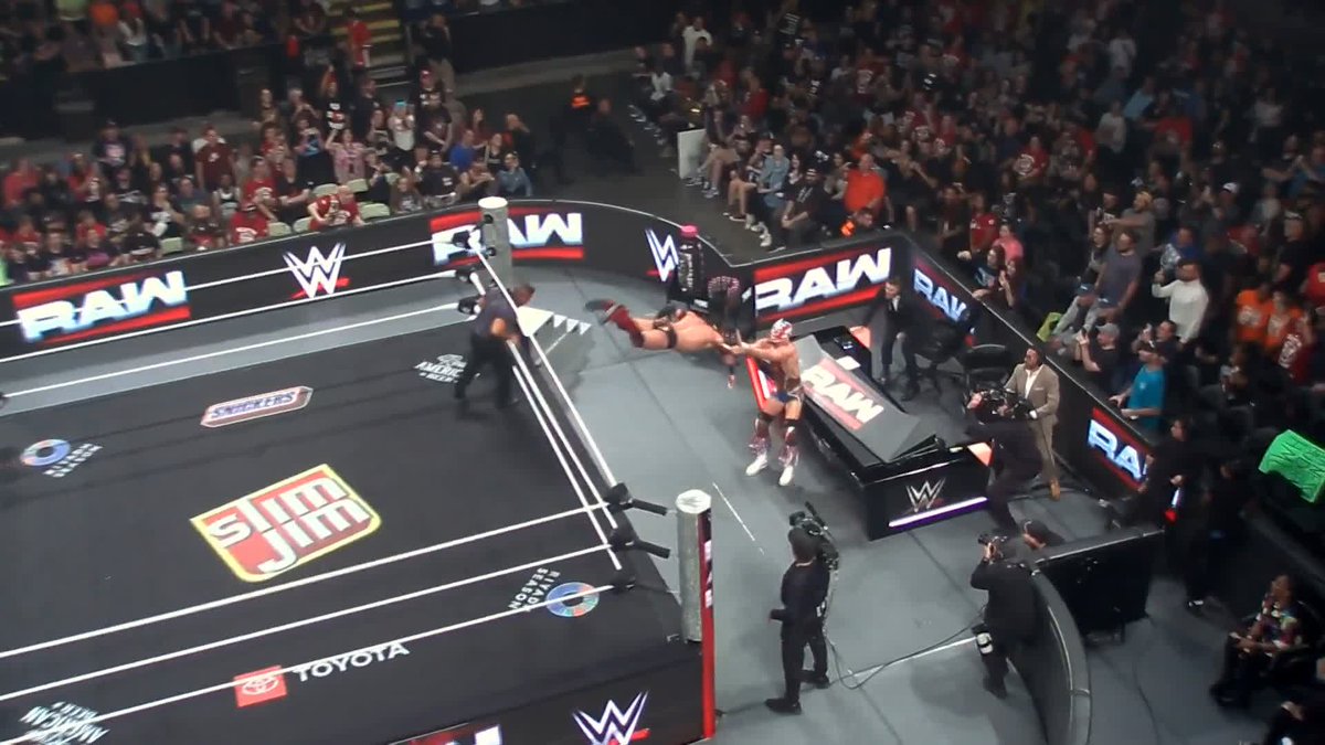 HOW DID HE JUST DO THAT?! 🤯 DRAGON LEE IS UNBELIEVABLE!
