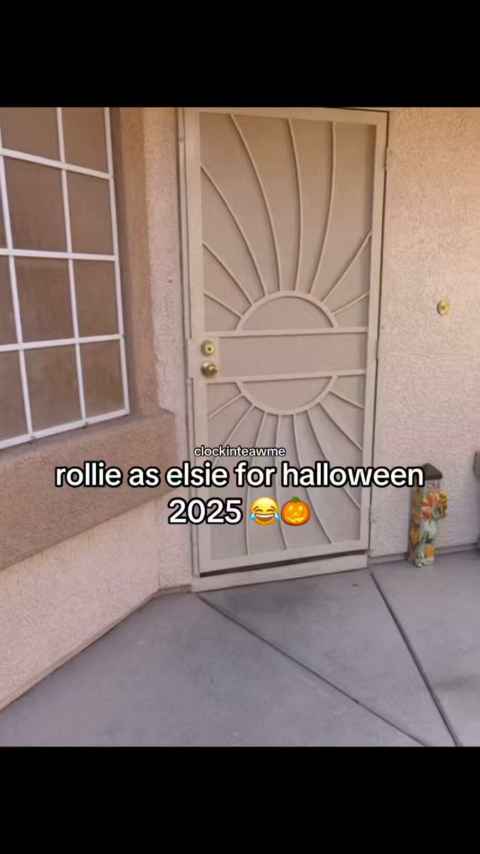 Rollie as Elsie for Halloween 2025 😂😂