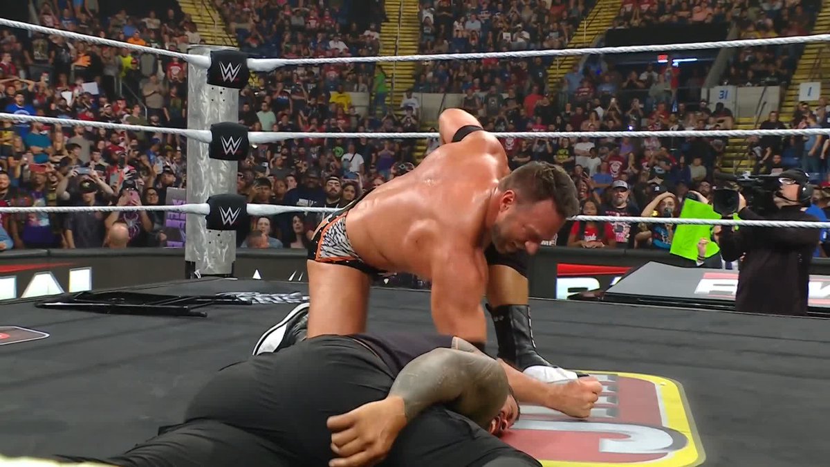 AN EYE FOR AN EYE... YEAH! 😤 LA Knight just gave Jey Uso a taste of his own medicine!