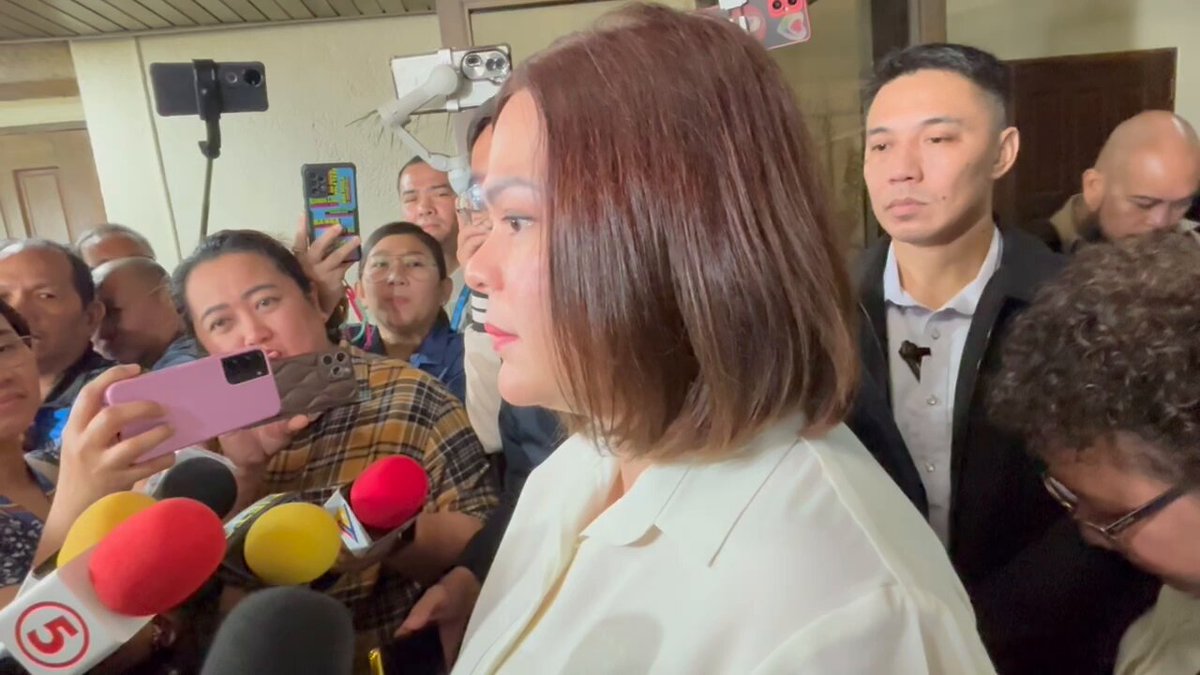 WATCH: Vice President Sara Duterte on his father, former President Rodrigo Duterte: He is okay. Nag-usap kami about politics… flood control… lovelife niya. | via Vivienne Gulla
