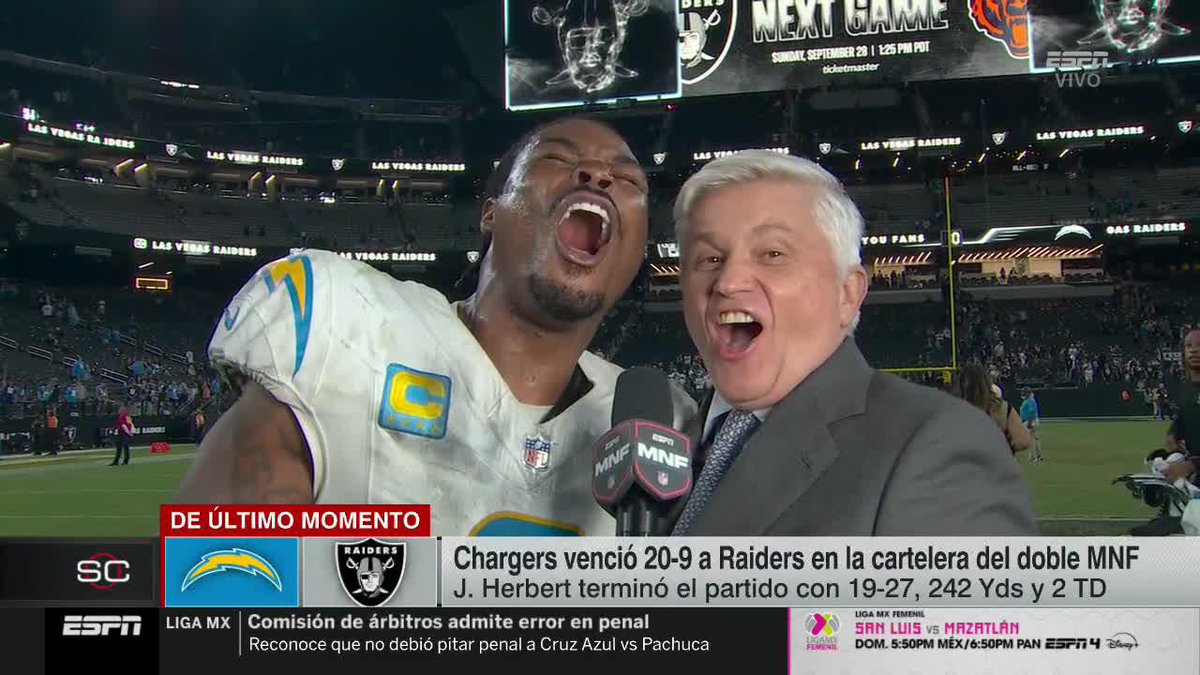 🇲🇽 "¡VIVA MÉXICO!" 🇲🇽 Derwin James se unió al grito de John Sutcliffe en este 15 de septiembre. ❤ Queremos mucho al safety.
