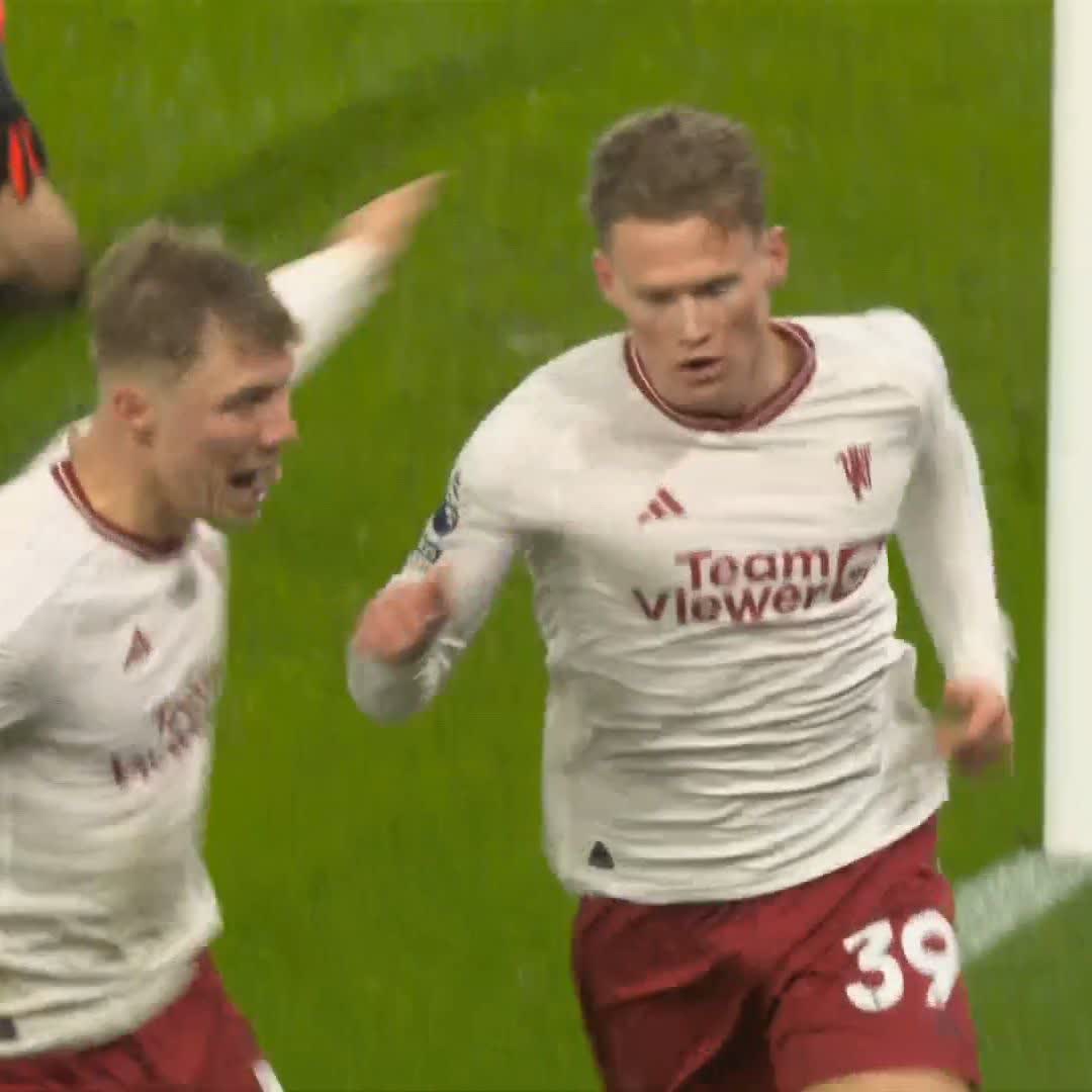 "He'll run through a brick wall for you" Former Man Utd midfielder Nicky Butt says it's wrong for Scott McTominay to have been let go from the club 🔴